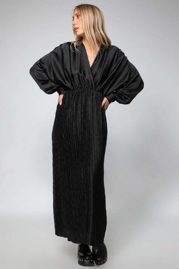 Φόρεμα κρουαζέ με πλισέ τελείωμα μαύρο 70133-209