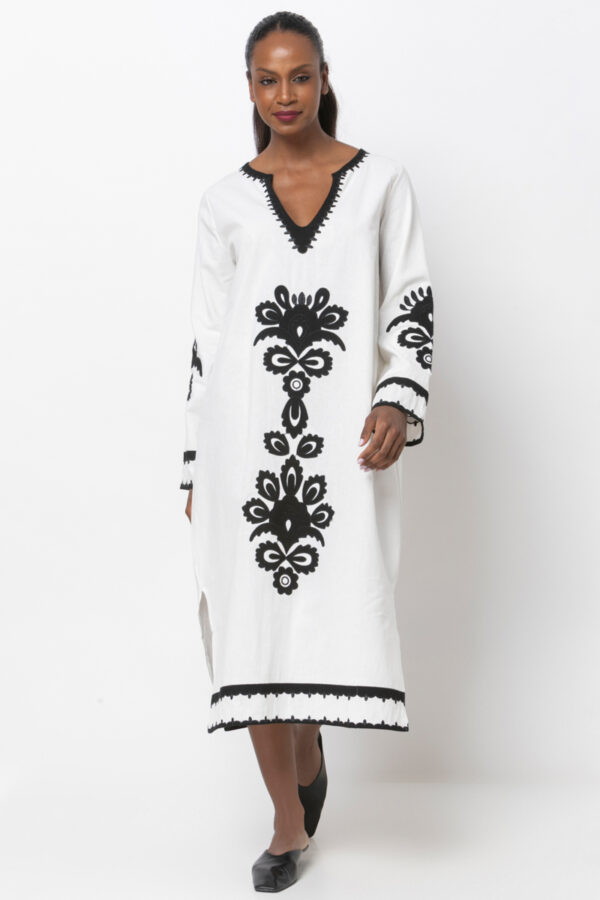 Φόρεμα καφτάνι με κεντητές μαύρες λεπτομέρειες λευκό 80259-236